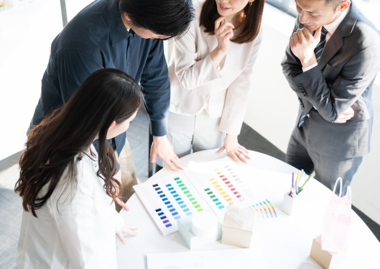 話し合い中の画像